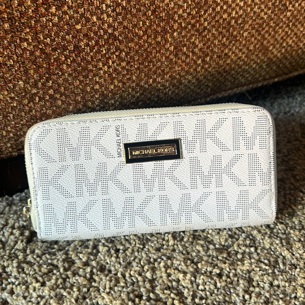 Michael kors wallet